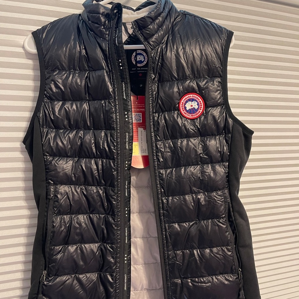 Canada goose. Proof of authenticity. Women’s hybridge tech vest. Never worn!